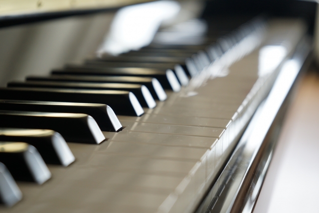 ピアノスクールにかかる費用の目安と項目を知ろう
